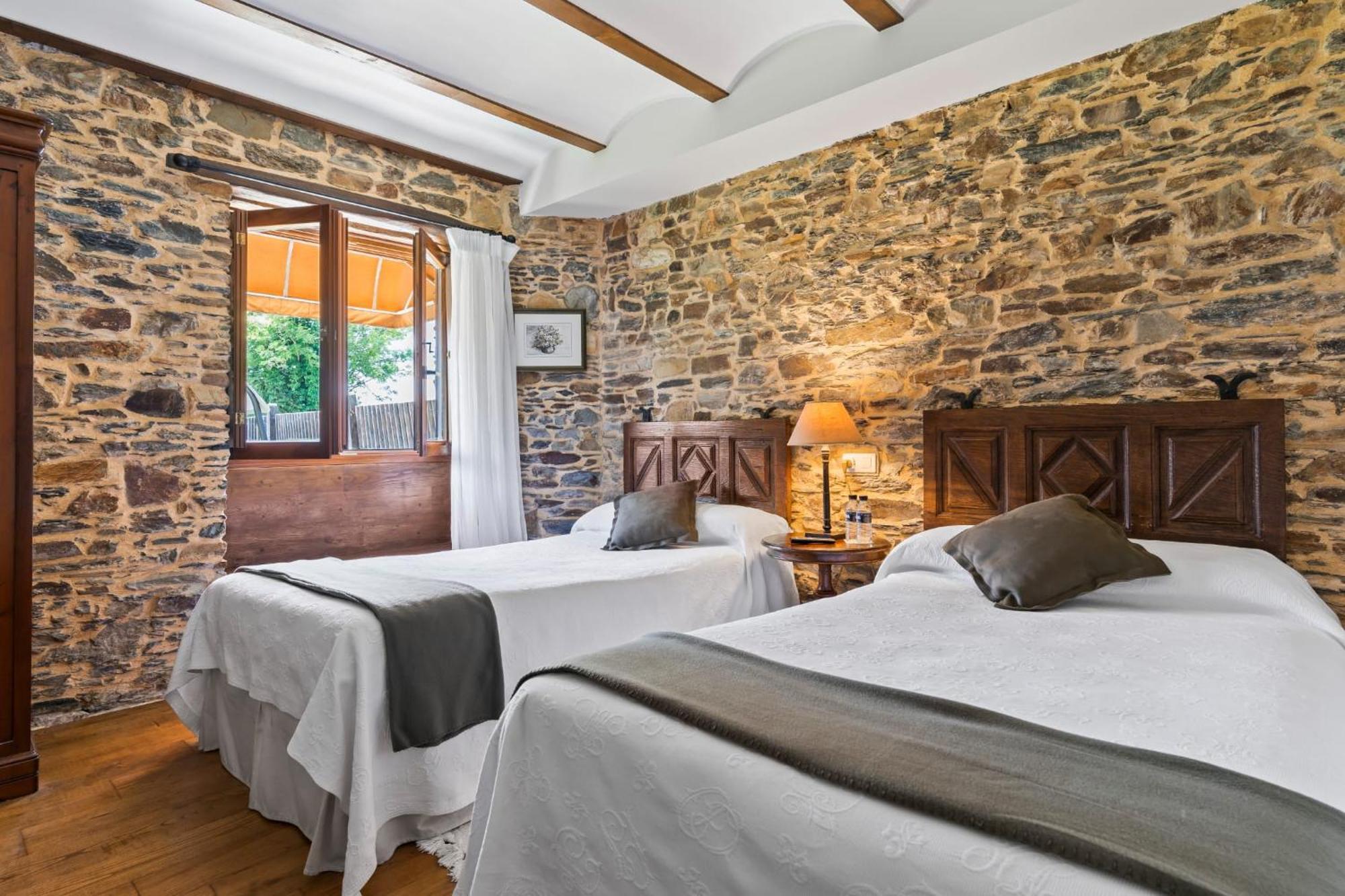 Casa Peleyon Bed & Breakfast กาสโตรโพล ภายนอก รูปภาพ