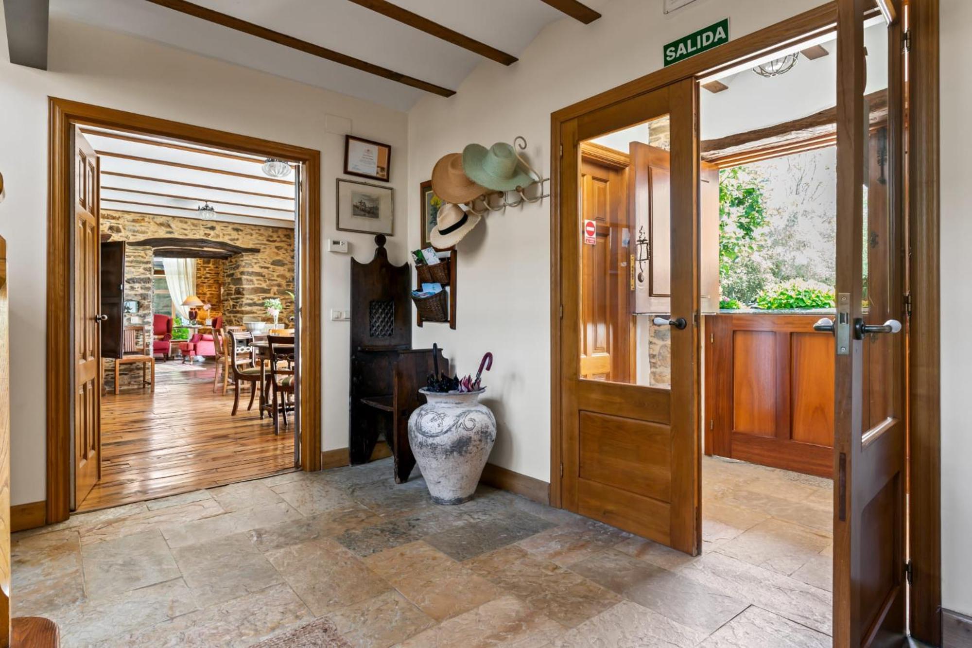 Casa Peleyon Bed & Breakfast กาสโตรโพล ภายนอก รูปภาพ