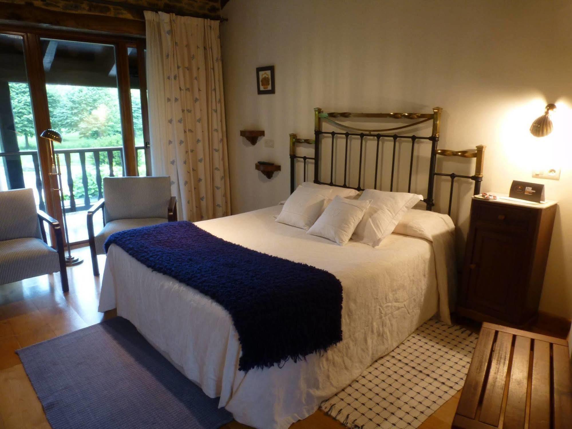 Casa Peleyon Bed & Breakfast กาสโตรโพล ภายนอก รูปภาพ